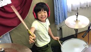 8-Year-Old Japanese Girl Stuns Robert Plant By Nailing Led Zeppelin Drum  Part | HuffPost